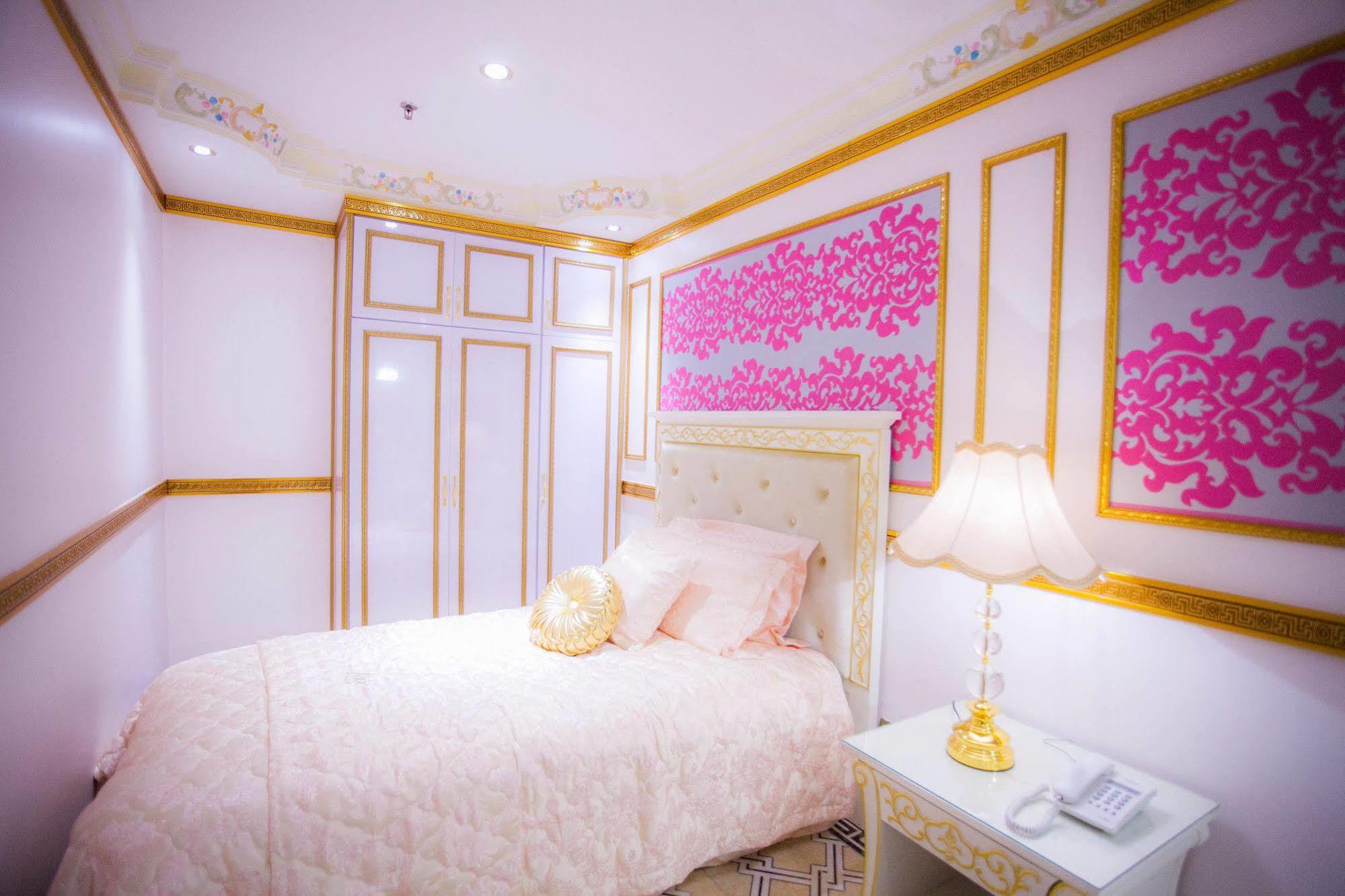 Hotel Lace Boutique